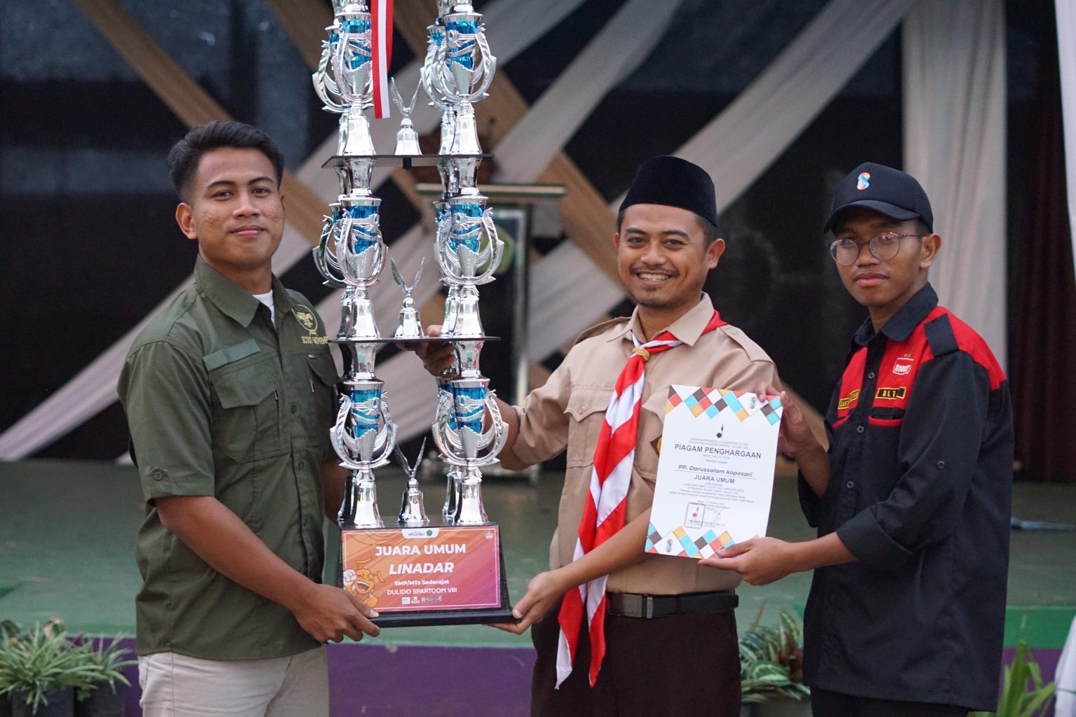Juara umum linadar spartcom 8 tingkat smp/mts sederajat pp. Darussalam Koposari - Spartcom